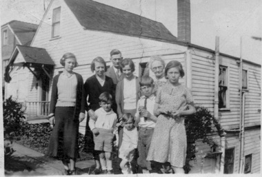 La Dora, Bess, Pha, Helen, Grandmother Jones, Elizabeth
Tom, Denny, Dick. 1930 At 712 31st Ave S Seattle